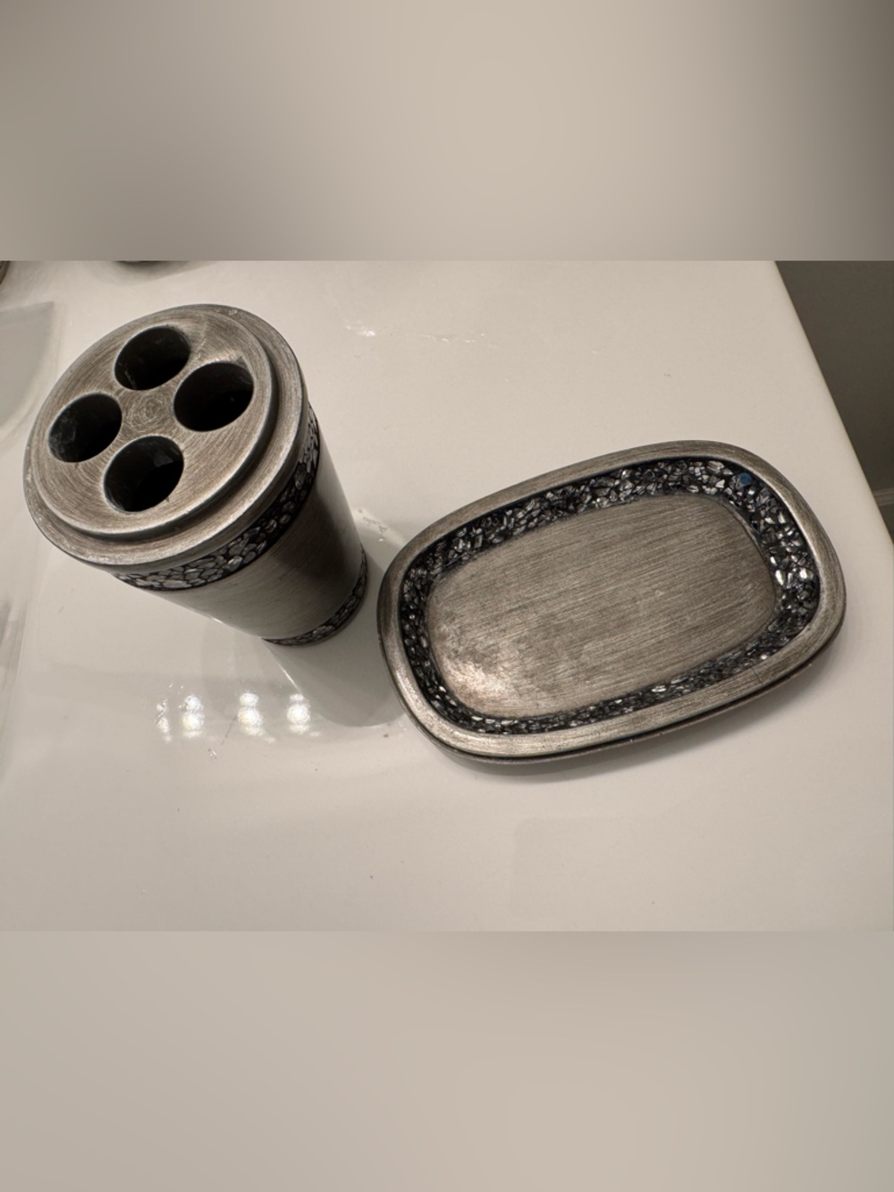 Source Unknown Brushed Silver Bath Accessory Set with Dark Silver Mosaic Inlay